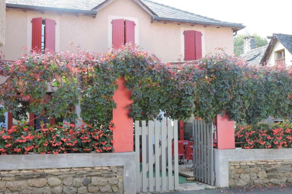Hotel Les Vignes Rouges Ispagnac Eksteriør bilde